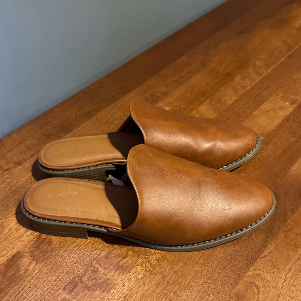 Universal Thread mules
